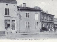 La Poste et la rue des Loups